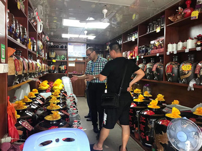 赤坎區(qū)市場(chǎng)監(jiān)管局開展酒類產(chǎn)品專項(xiàng)檢查