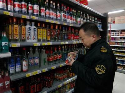 金鄉(xiāng)縣羊山鎮(zhèn)食藥監(jiān)所開展食品流通環(huán)節(jié)專項(xiàng)檢查